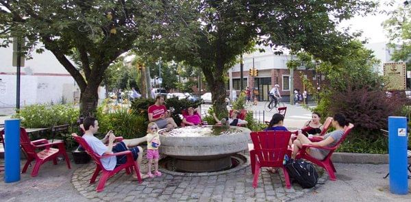 Philadelphia millennials at play — or is it work? (Photo: David M. Warren, Inquirer.)