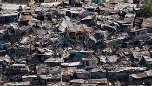 Damage in Port-au-Prince after the 2010 earthquake in Haiti (image via Wikimedia Commons)