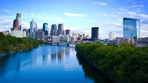 Orchestra tunes will meet inspiring city views. Image courtesy of Wikimedia Commons.