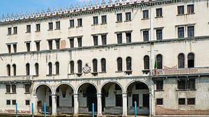 The Fondaco dei Tedeschi in Venice. (Photo by Didier Descouens via Wikimedia Commons.)