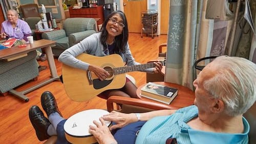 Arts programs at Paoli Hospital help improve patient outcomes. (Photo by Ed Cunicelli, courtesy of Paoli Hospital Foundation.)