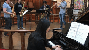 Jonathan Wintringham and the East End Quartet rehearse with pianist Pi-Lin Ni. (Photo courtesy of Astral Artists)
