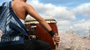 A Tamagawa Taiko Drum and Dance Ensemble member performs. (Image courtesy of the Subaru Cherry Blossom Festival.)