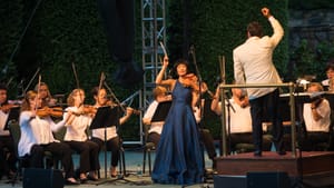 Violin soloist Jennifer Koh made Mendelssohn her own and kept him to herself. (Photo by Joe del Tufo/Moonloop Photography.)