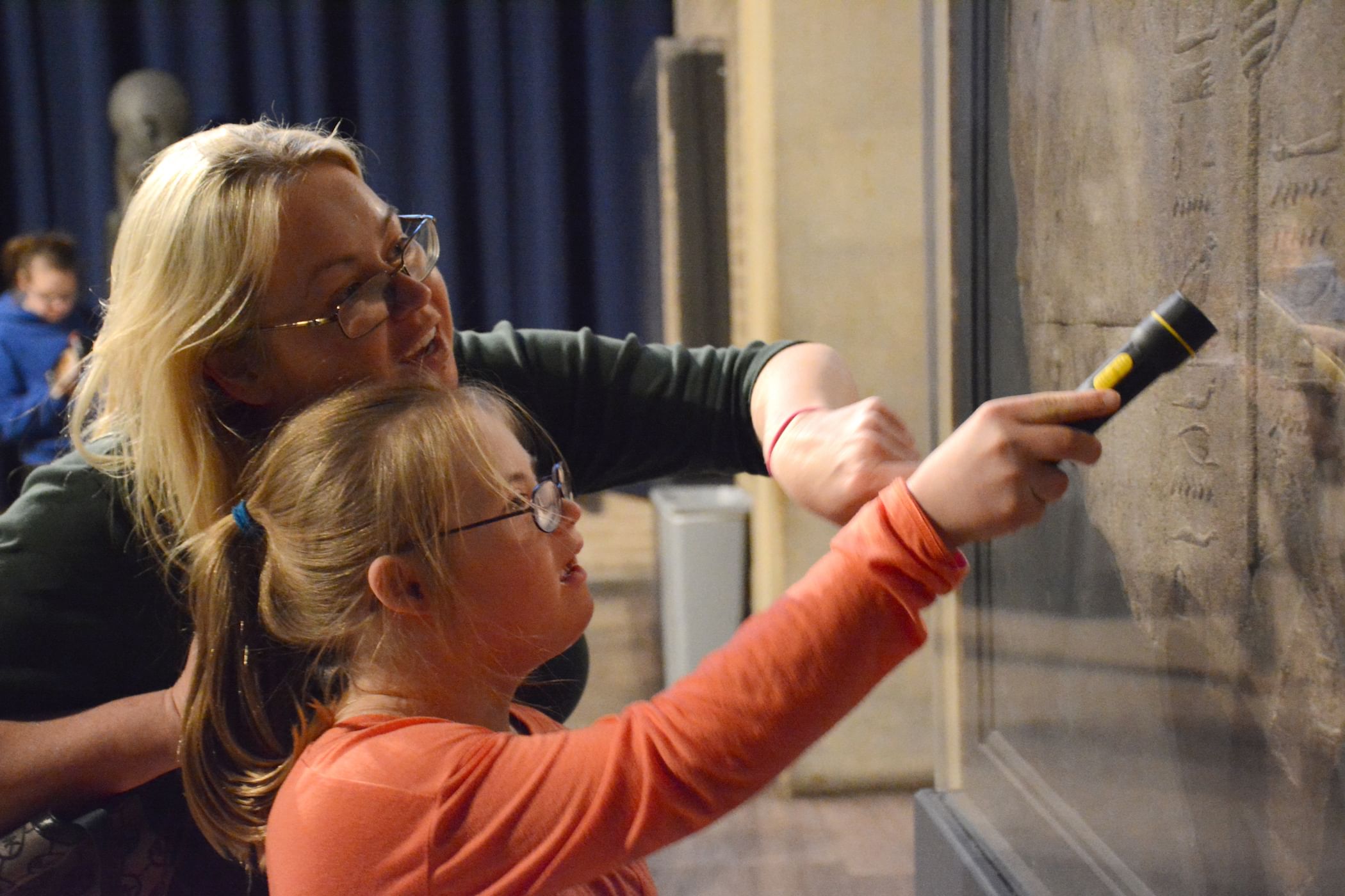 Jenn Bonawitz and daughter Vanessa in the Penn Museum's Egypt Gallery. (Photo by Victoria Meng)