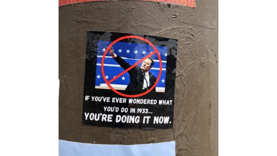 Elon Nazi salute slide