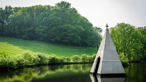 The first folly on Winterthur's trail is the "Needle's Eye." (Photo by Rob Cardillo Photography.)