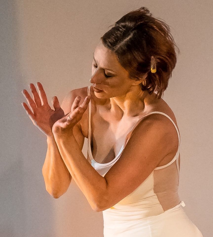 Skillfully performed, but perhaps too impressionistic: Jessica C. Warchall-King performs her ‘Shed.’ (Photo by Mike Hurwitz.)