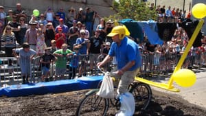 Derby stalwart Joel Spivak rides the mud pit in his signature yellow.