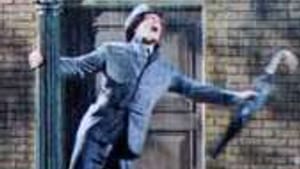 Kelly hogged the lamppost but shared the dancing opportunities.