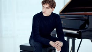 Not afraid of emotional risks at the keys: pianist Jan Lisiecki. (Photo by Christoph Köstlin.)