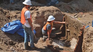 Kathryn Wood and Kevin Bradley excavating the Humphreys' privy. (Photograph by Tim Mancl.)
