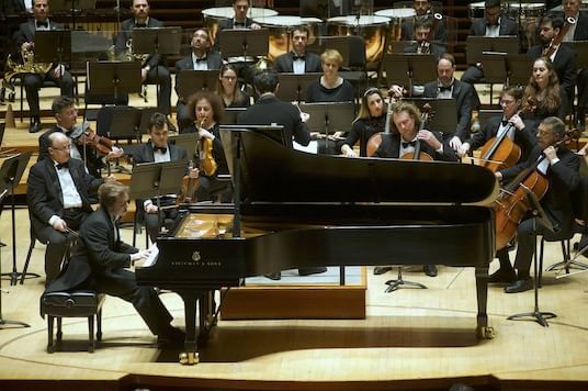 Pianist Ingolf Wunder performed the Shor with virtuosic power. (Photo by Joe Smith.)