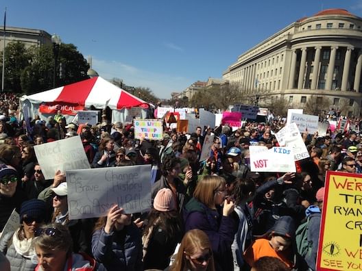 So many people, so few places to hide. (Photo by Camille Bacon-Smith.)