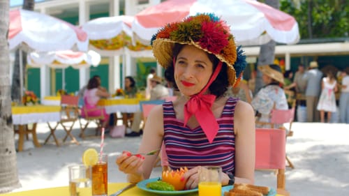 No-one would mistake Midge for a man: Rachel Brosnahan and Alex Borstein in ‘Mrs. Maisel.’ (Image courtesy of Amazon Studios.)