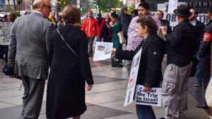 Concertgoers pass protesters outside the Kimmel Center on May 19, 2018. (Photo by Joe Piette via flickr.com.)