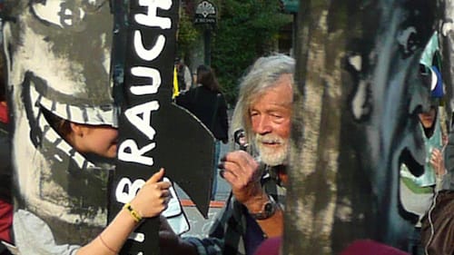 Bread and Puppet Theater founder Peter Schumann at a 2010 "bad" play. (Photo via Creative Commons/Wikimedia.)