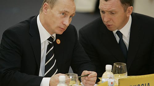 Vladimir Putin and Russian oligarch Oleg Deripaska confer at the 2006 Asia-Pacific Economic Cooperation Summit. (Photo via Creative Commons/Wikimedia.)