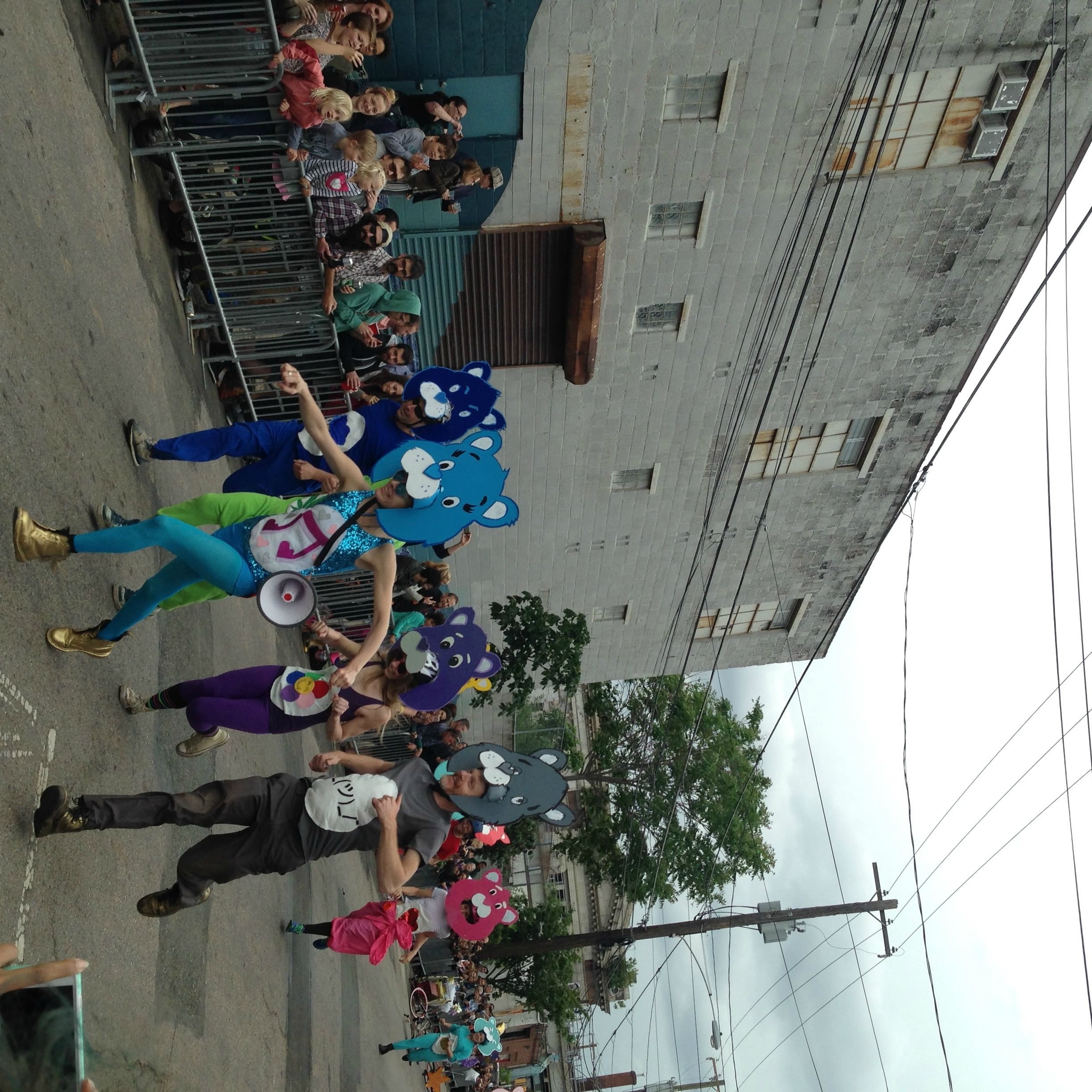 These 2017 Kensington Kinetic Sculpture Derby contestants ditched the bikes for a quick sprint. (Photo by Alaina Mabaso.)
