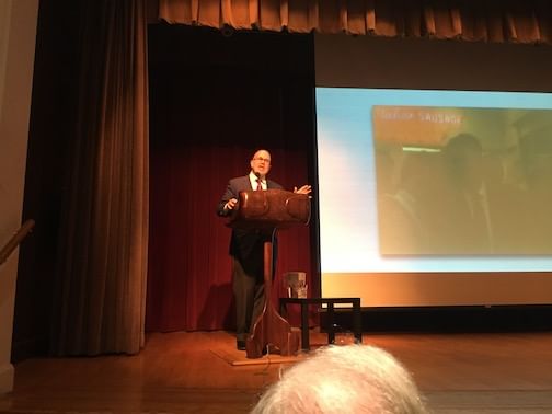 Smerconish chronicled his journey from Republican to independent at the Philadelphia Free Library. (Photo by Stephen Silver.)