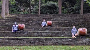 A moving outdoor performance: the ensemble of ‘Miyake’ in ‘Taiko and Dance.’ (Image courtesy of Casual Fifth.)