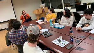 Here I am, mentoring aspiring writers in the wild: a session with journalism majors at Temple University. (Photo by Howard Shapiro.)