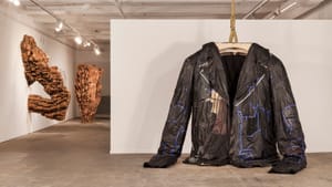 At left: 'Scratch II' and 'COŚ'; at right, Von Rydingsvard's massive leather jacket, 'PODERWAĆ.' (Photo by Carlos Avendaño.)