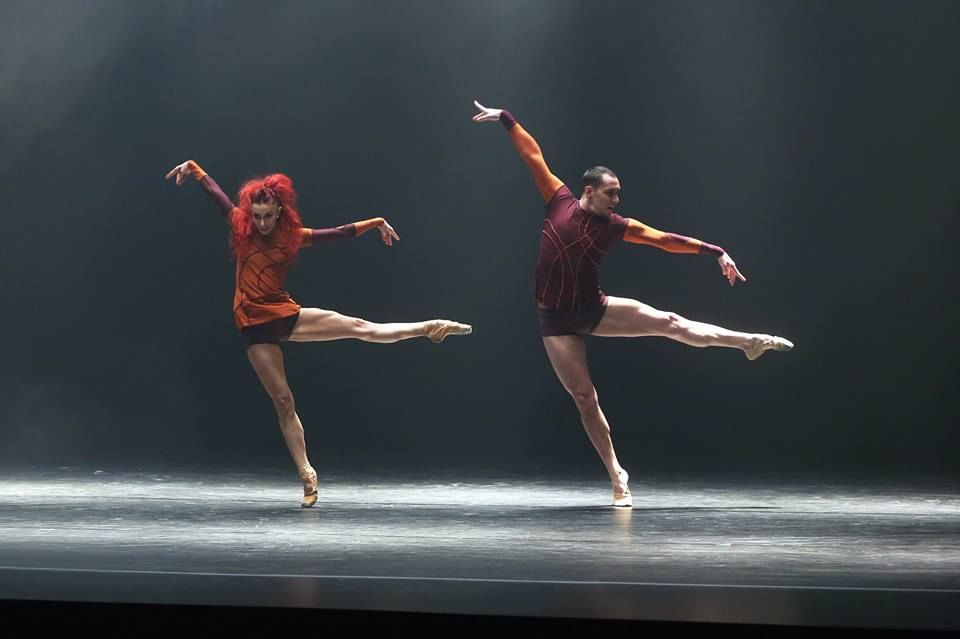 Ballets Jazz de Montréal: impressive synchrony, strength, and grace. (Photo by Bill Hebert, courtesy of Dance Affiliates [NextMove Series])