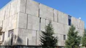 Is the irregular façade (above) a metaphor for Albert Barnes’s philosophy?