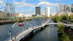 The latest accomplishment by small leaders: the Schuylkill Banks boardwalk. (photo via schuylkillbanks.org)
