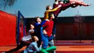 Why does a dance group need just five seconds to form a human sculpture?