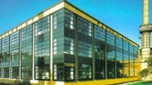 Faguswerk (1911), by Gropius: Photographers loved it, but would you want to work here?