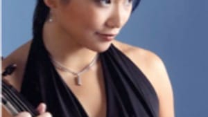 Matsuyama: The violinist as her own accompanist. (Photo: Christian Steiner.)